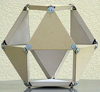 Oktaeder-Kuboktaeder.jpg