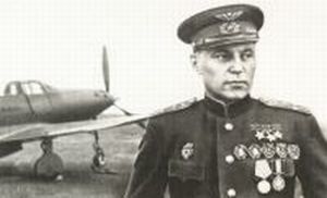 1944 Pokryschkin vor seiner Bell P38-D2 'Airkobra'
